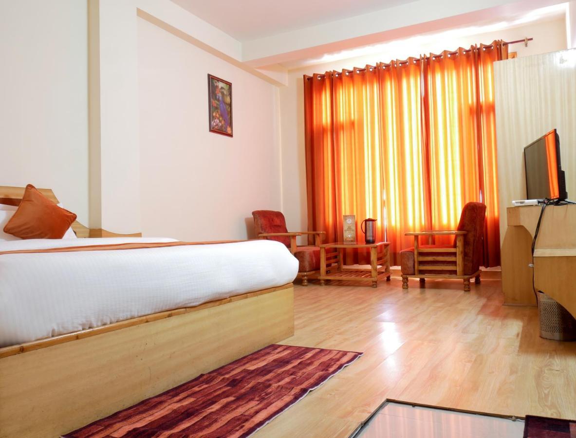 New Ambika International Mall Road Hotel Manāli Eksteriør bilde