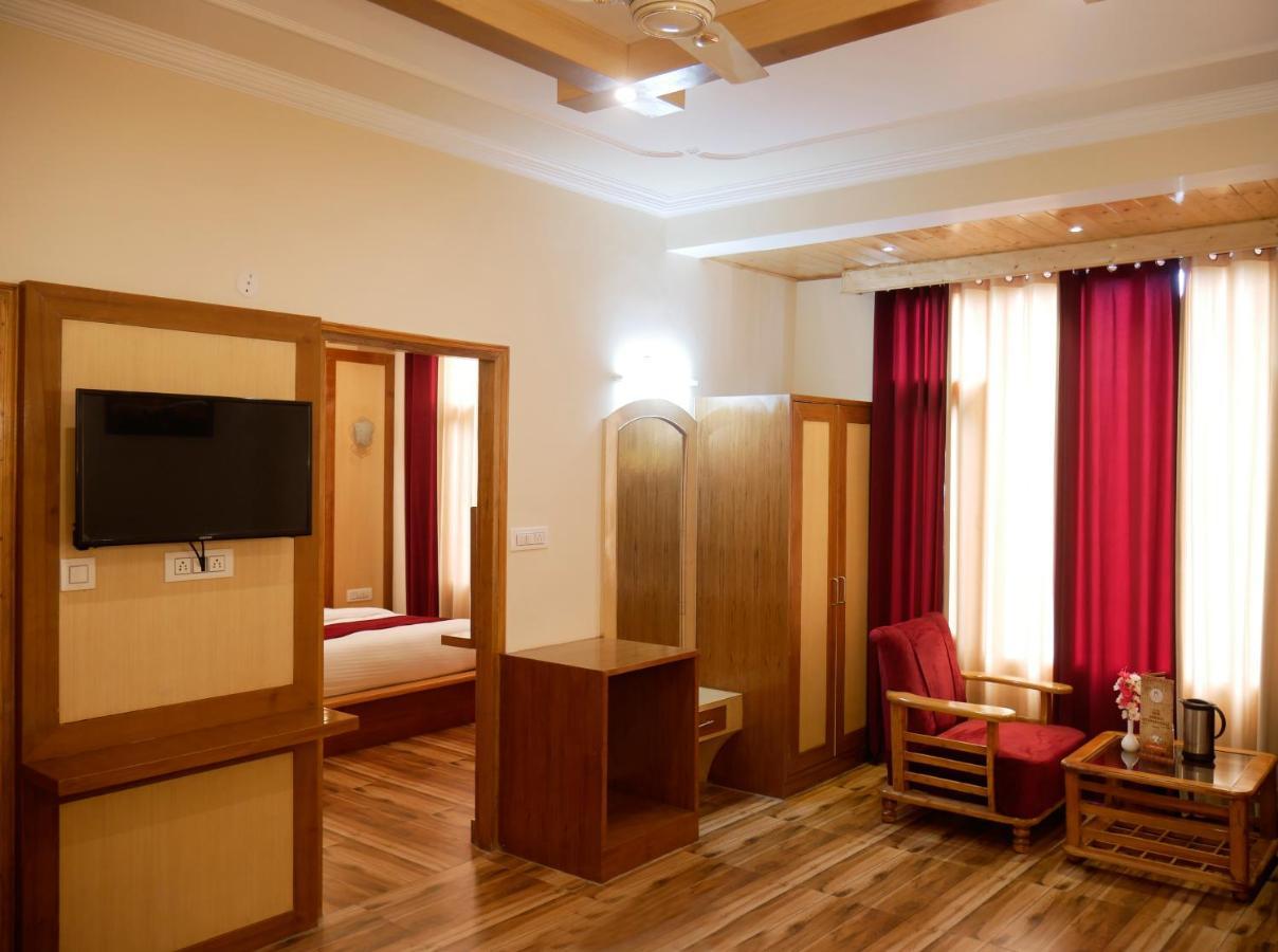 New Ambika International Mall Road Hotel Manāli Eksteriør bilde