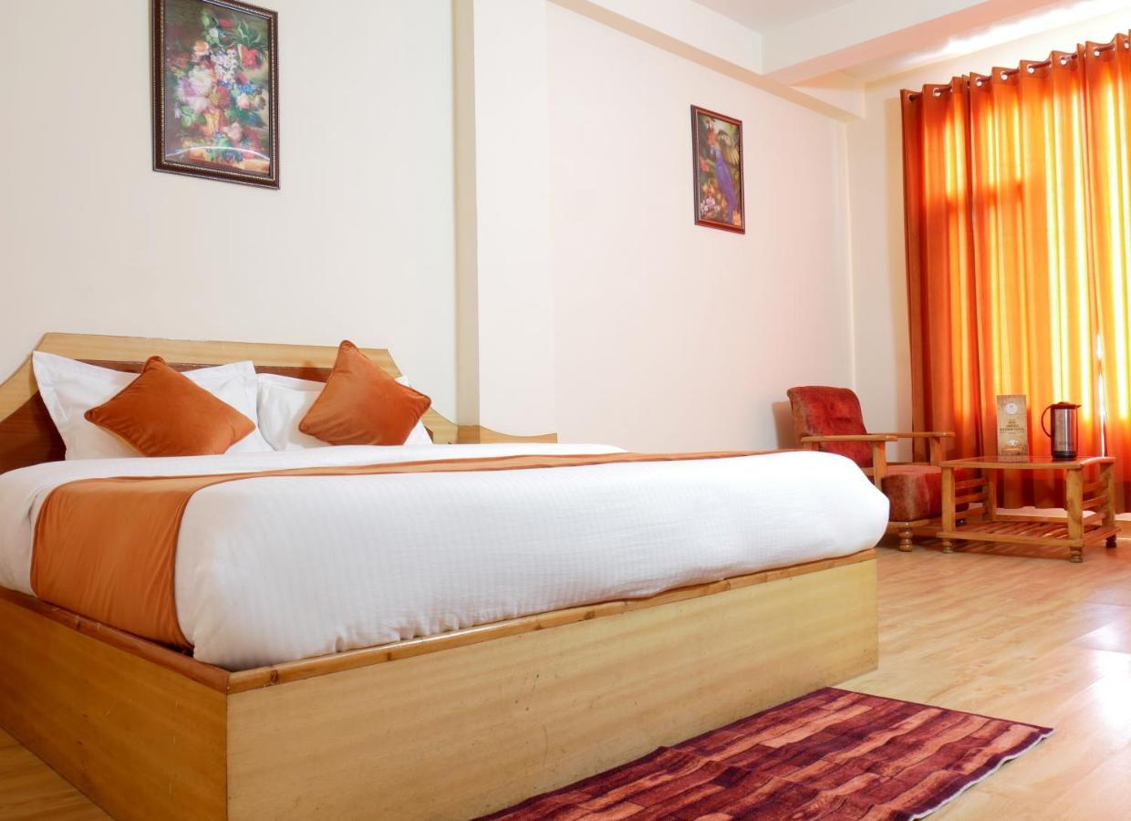 New Ambika International Mall Road Hotel Manāli Eksteriør bilde