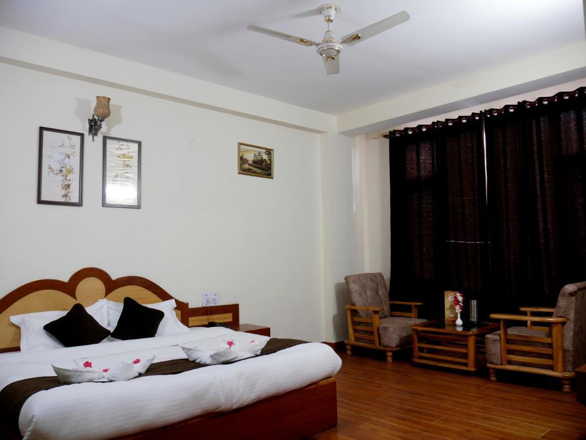 New Ambika International Mall Road Hotel Manāli Eksteriør bilde