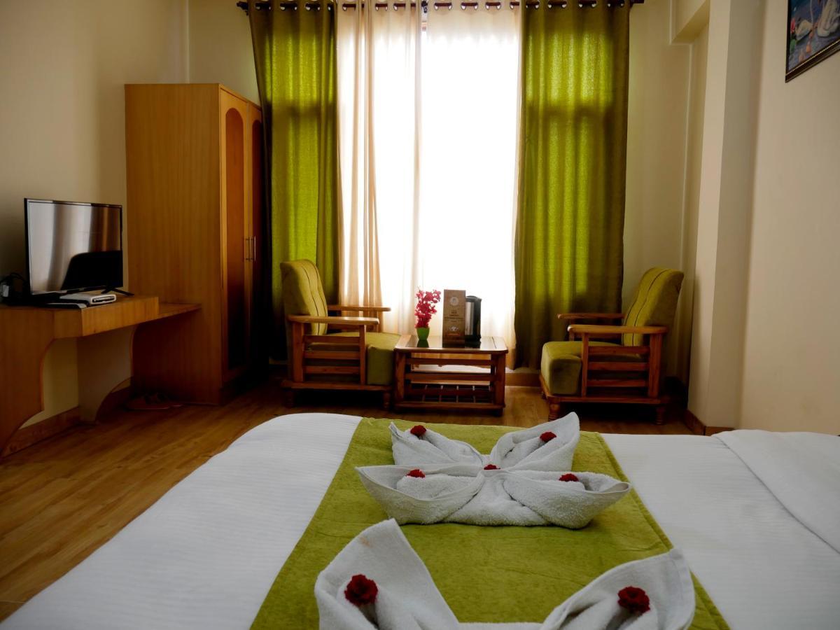 New Ambika International Mall Road Hotel Manāli Eksteriør bilde
