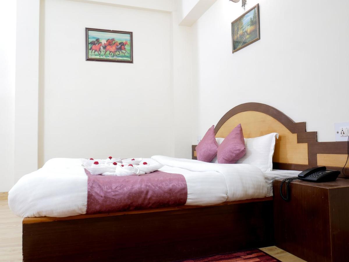 New Ambika International Mall Road Hotel Manāli Eksteriør bilde