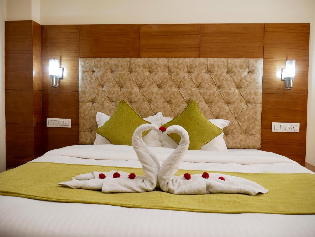 New Ambika International Mall Road Hotel Manāli Eksteriør bilde