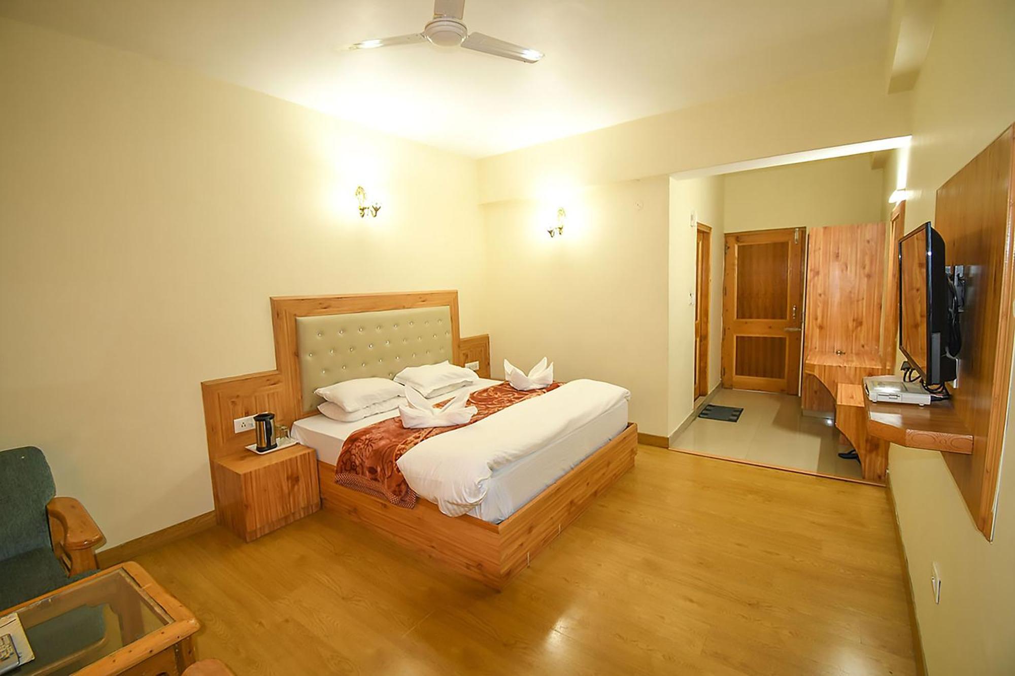 New Ambika International Mall Road Hotel Manāli Eksteriør bilde