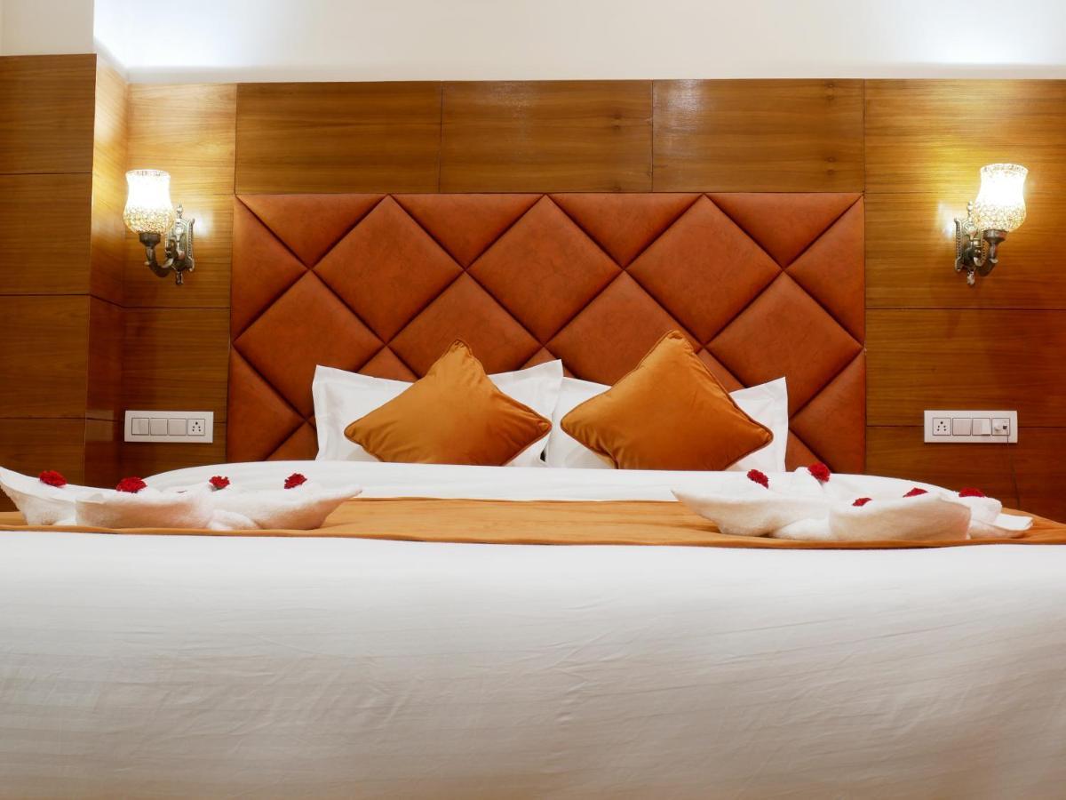 New Ambika International Mall Road Hotel Manāli Eksteriør bilde