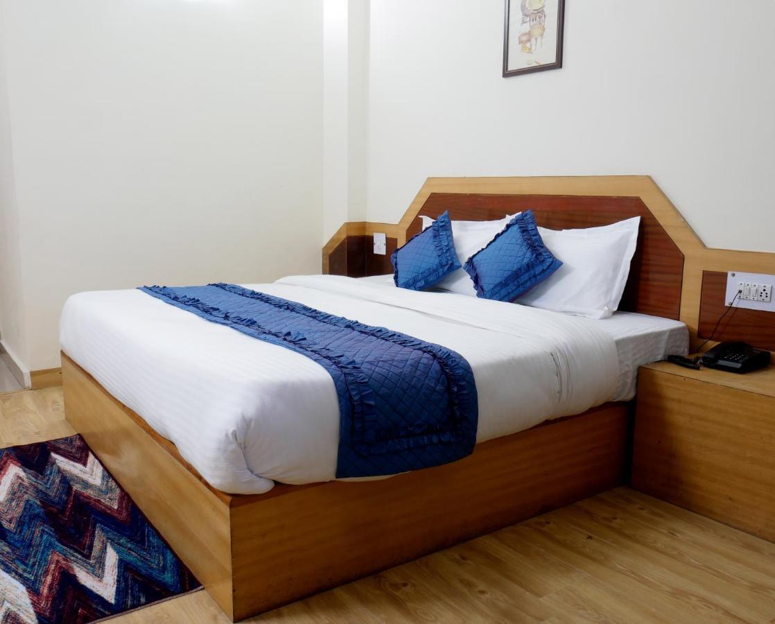 New Ambika International Mall Road Hotel Manāli Eksteriør bilde