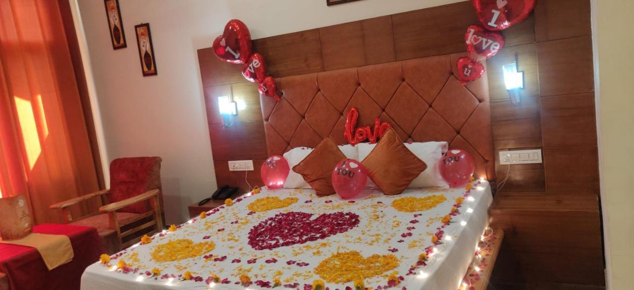 New Ambika International Mall Road Hotel Manāli Eksteriør bilde