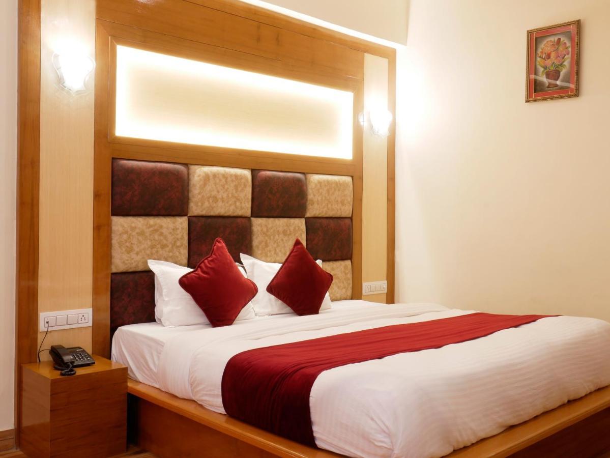 New Ambika International Mall Road Hotel Manāli Eksteriør bilde