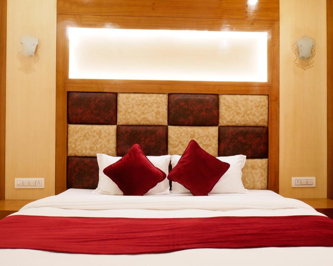 New Ambika International Mall Road Hotel Manāli Eksteriør bilde